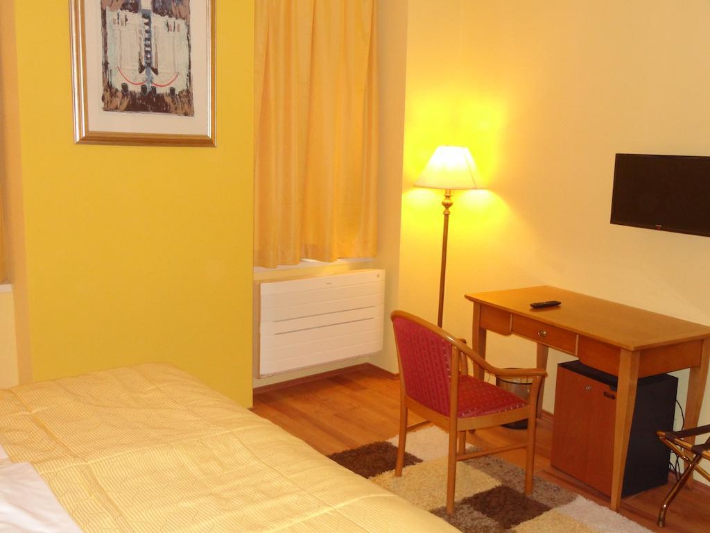 Residence Parliament Budapest Chambre photo