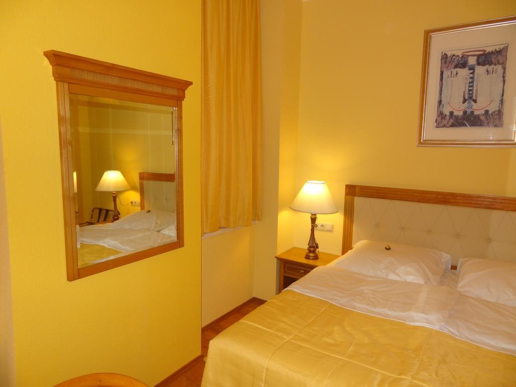 Residence Parliament Budapest Chambre photo