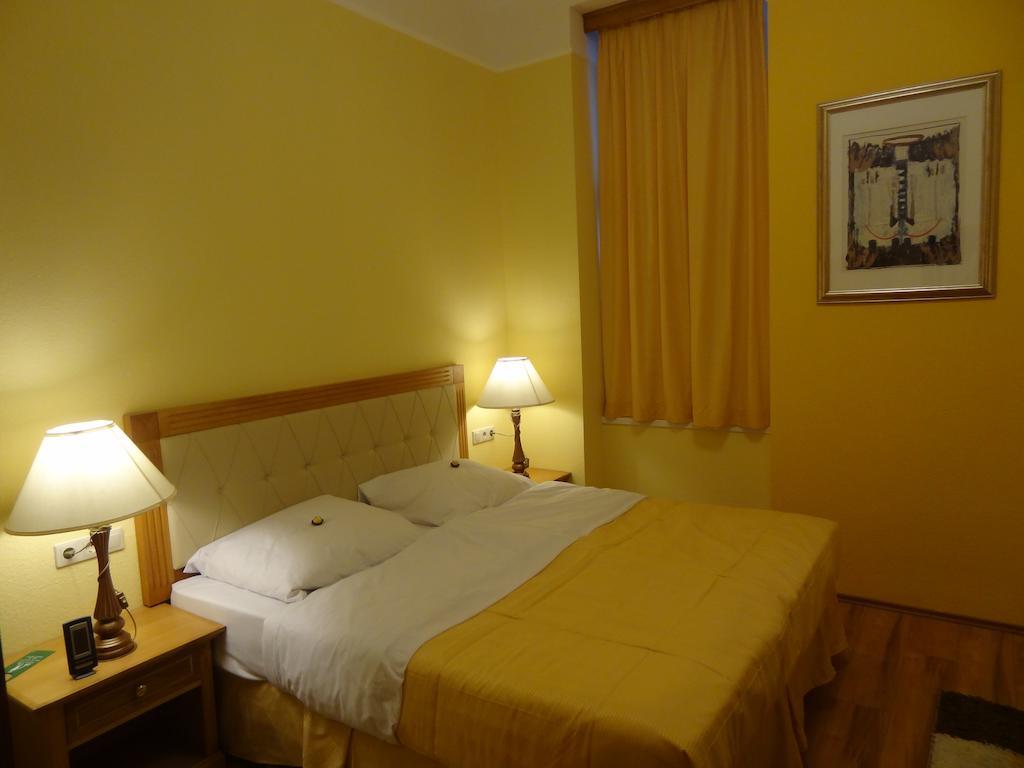Residence Parliament Budapest Chambre photo