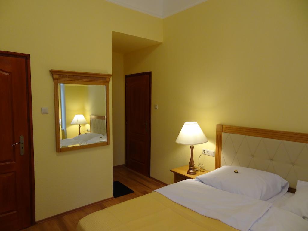 Residence Parliament Budapest Chambre photo
